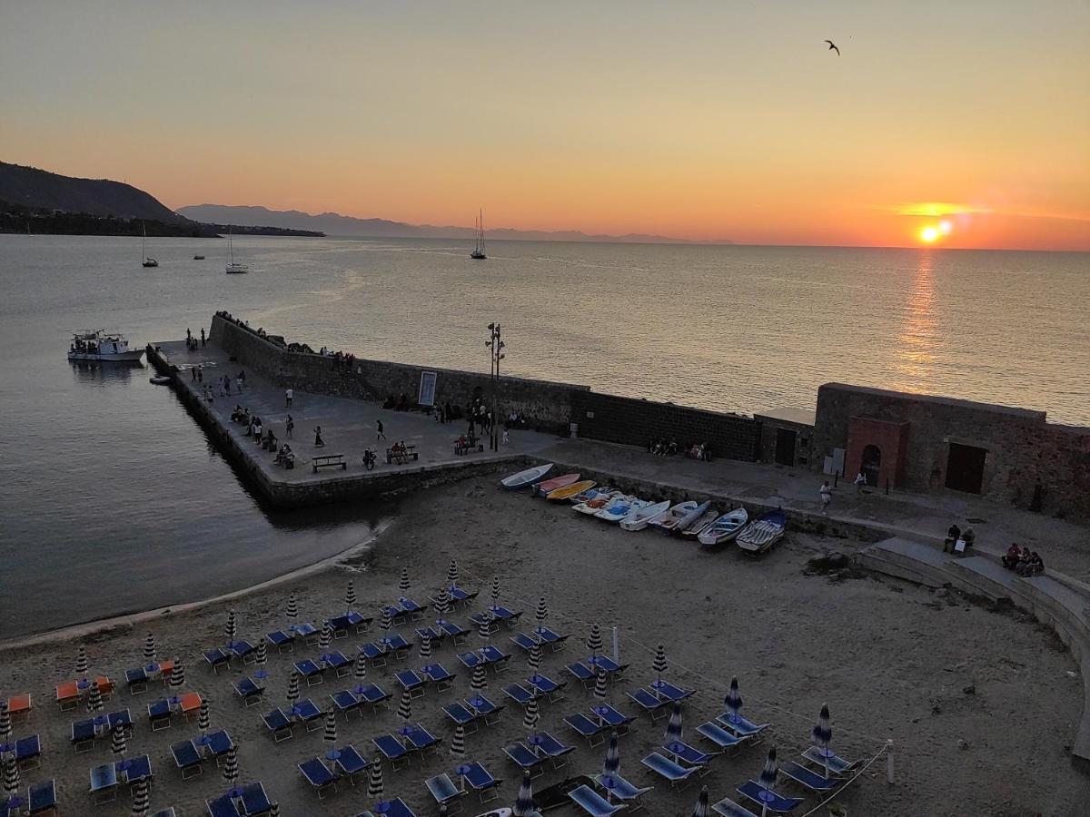 Casa Vacanze Tramonto Alla Marina Чефалу Экстерьер фото