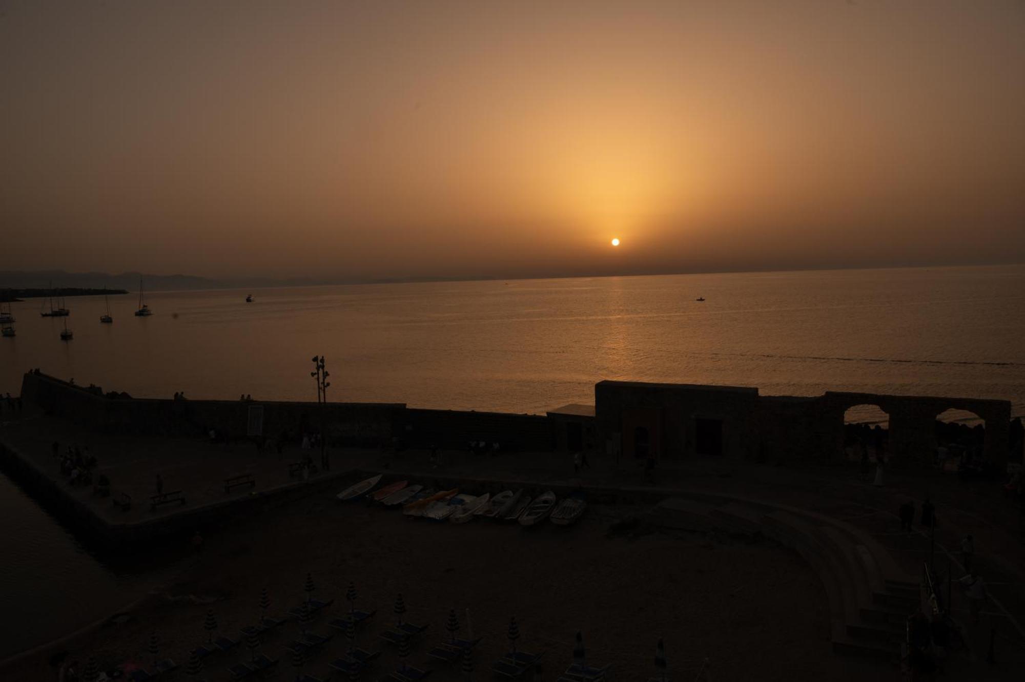 Casa Vacanze Tramonto Alla Marina Чефалу Экстерьер фото