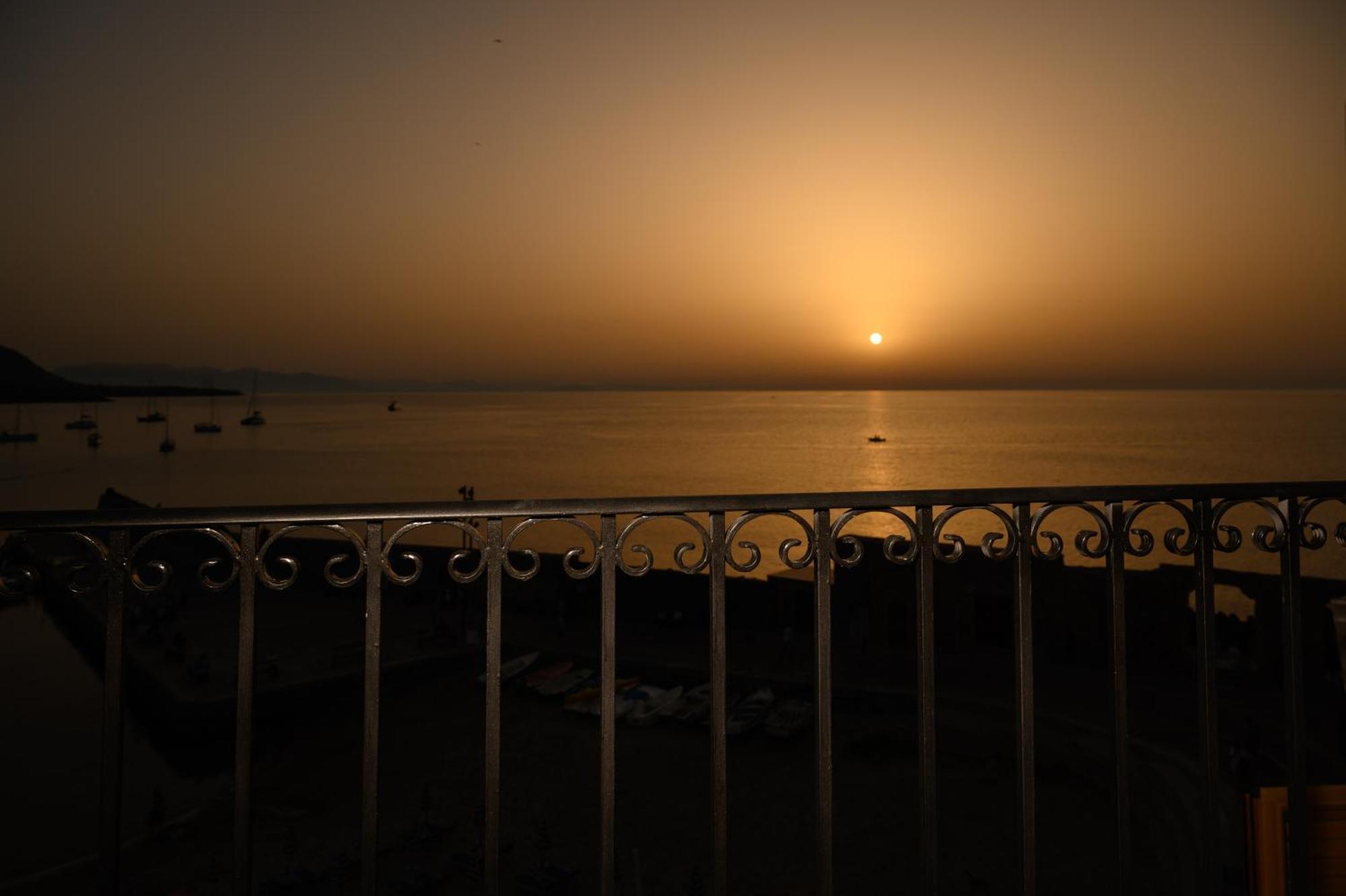 Casa Vacanze Tramonto Alla Marina Чефалу Экстерьер фото