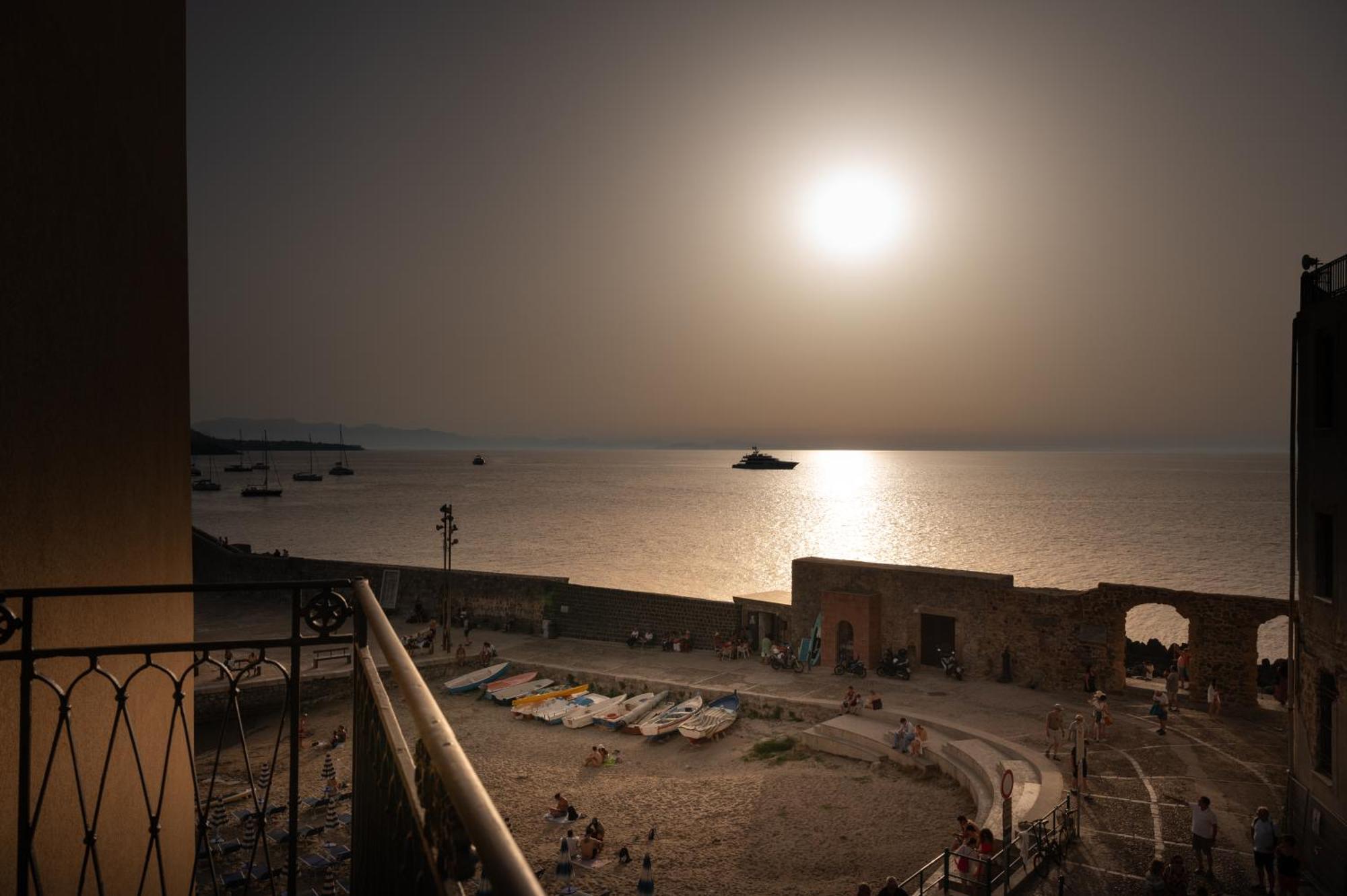 Casa Vacanze Tramonto Alla Marina Чефалу Экстерьер фото