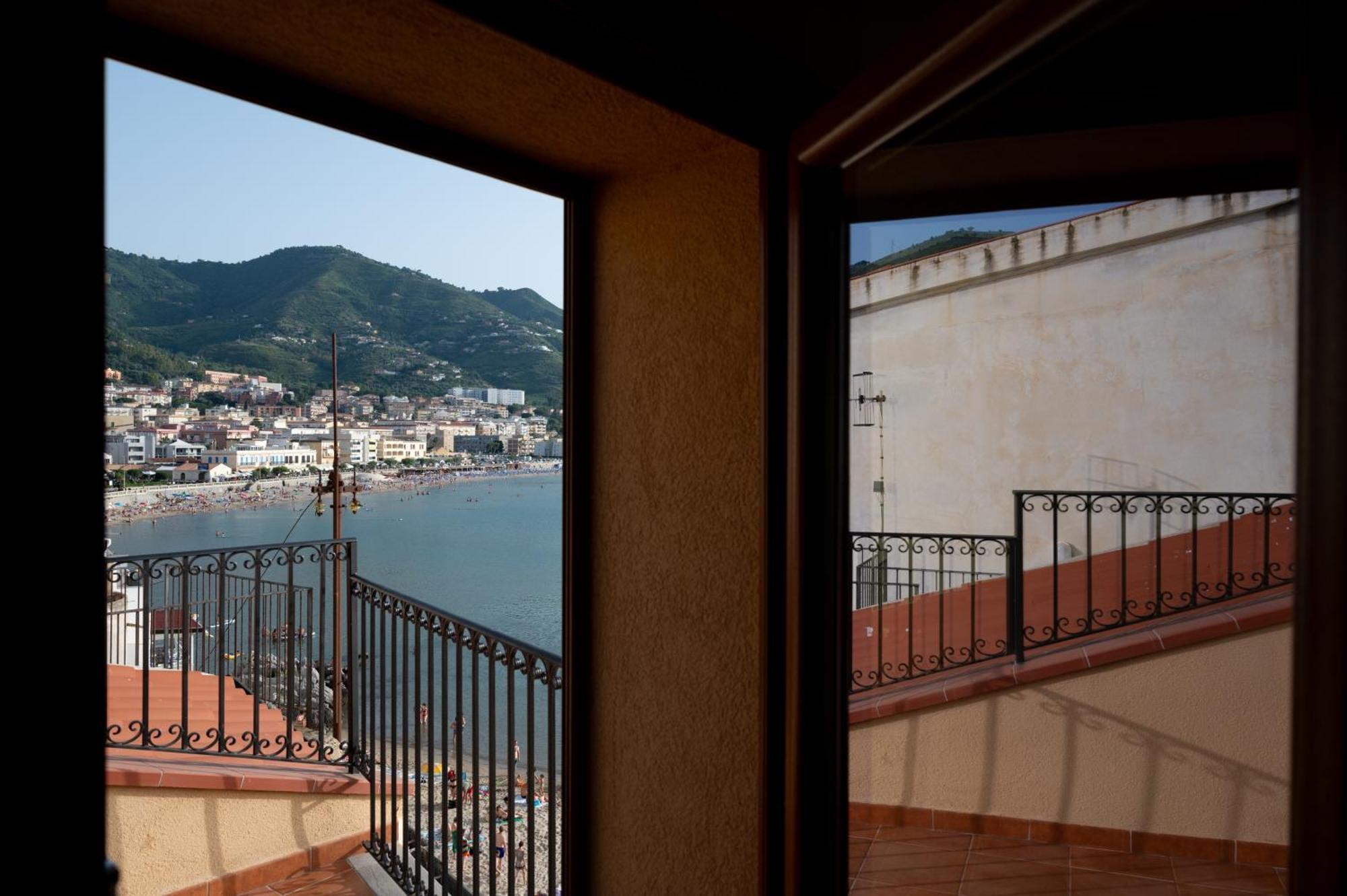 Casa Vacanze Tramonto Alla Marina Чефалу Экстерьер фото